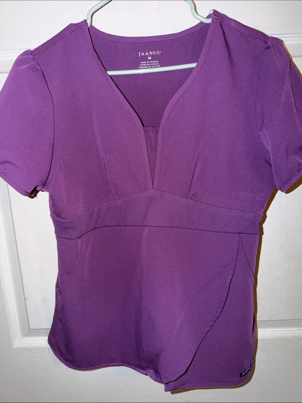 Jaanuu women’s M scrub set